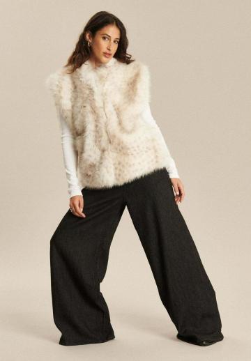 Пуховой жилет