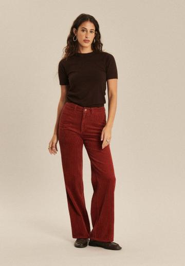 Прямые джинсы