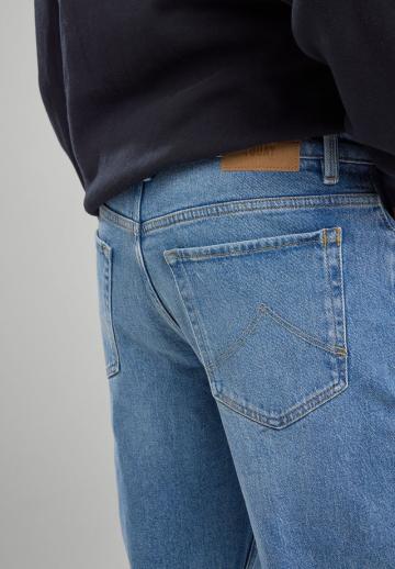 Прямые джинсы