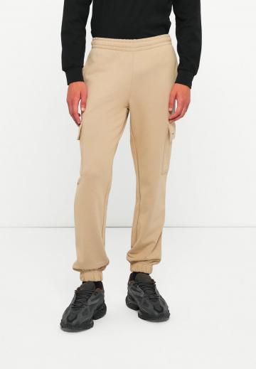 Брюки с накладными карманами