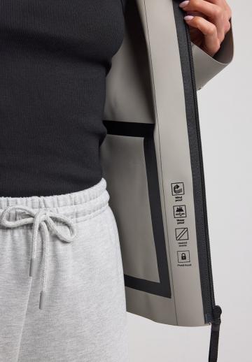 Куртка с накладнымит карманами