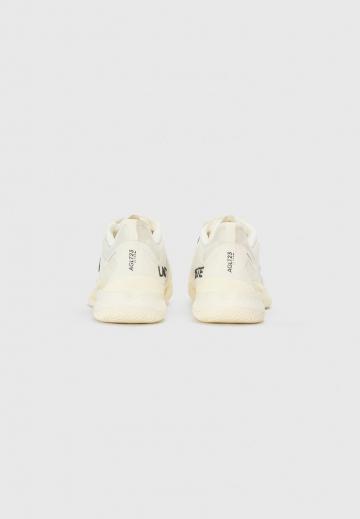 Теннисные кроссовки