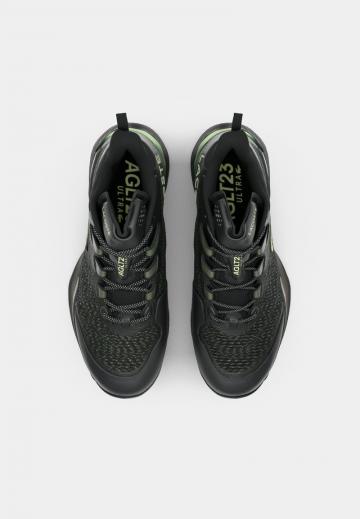 Теннисные кроссовки