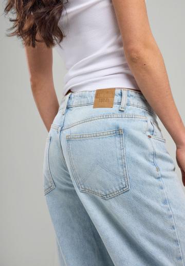 Свободные джинсы