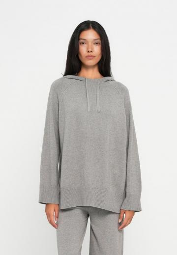 Длинный пуловер