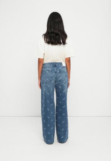 Прямые джинсы