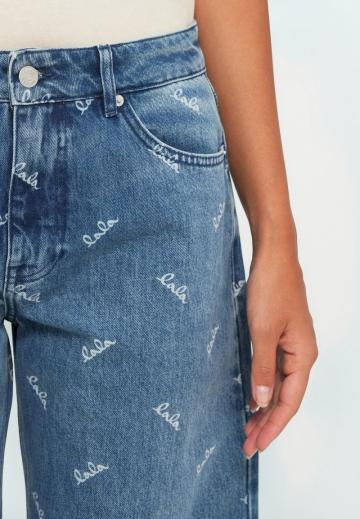 Прямые джинсы