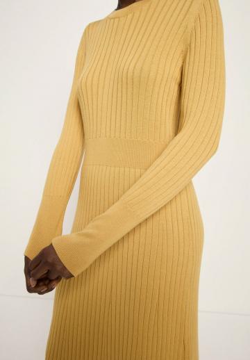 Вязаное платье