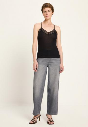 Топ на бретельках