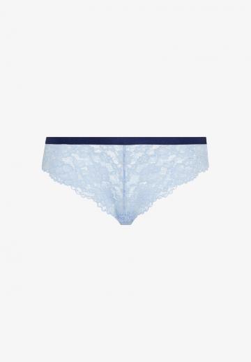 Трусы на бедрах