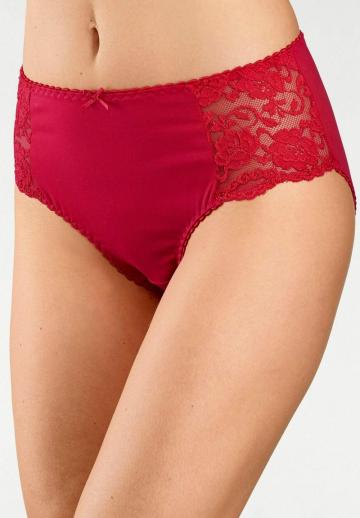 Трусы на бедрах