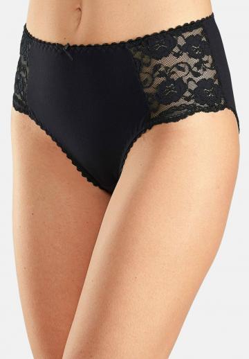 Трусы на бедрах