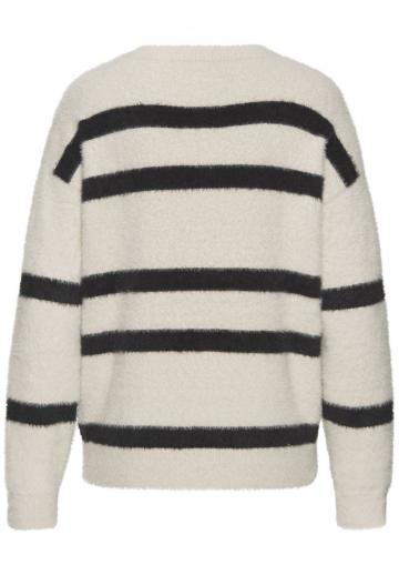 Пуловер с вырезом V