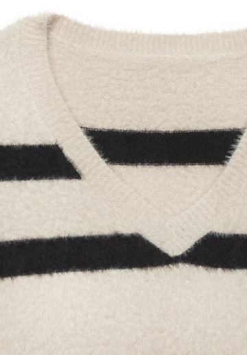 Пуловер с вырезом V