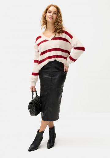 Пуловер с вырезом V