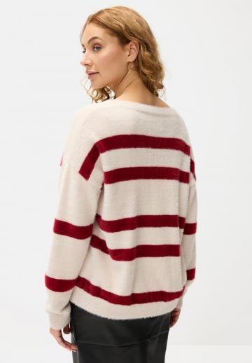 Пуловер с вырезом V