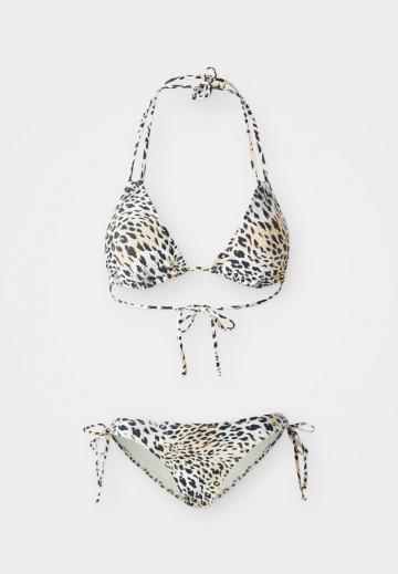 Треугольное бикини