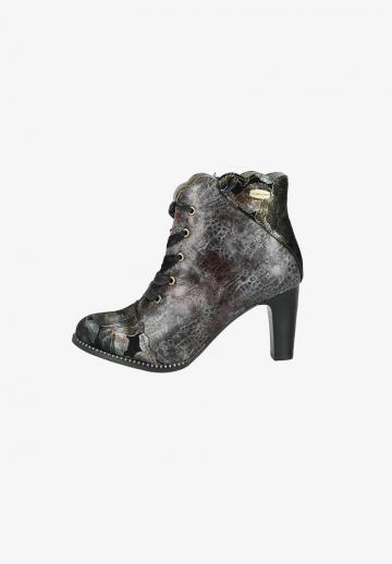 Высокие сапоги