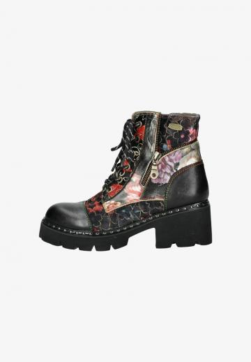 Ботинки на шнуровке