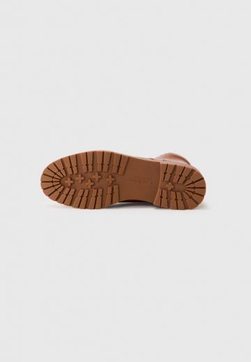 Ботинки на шнуровке