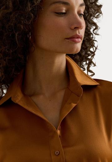 Атласная блузка