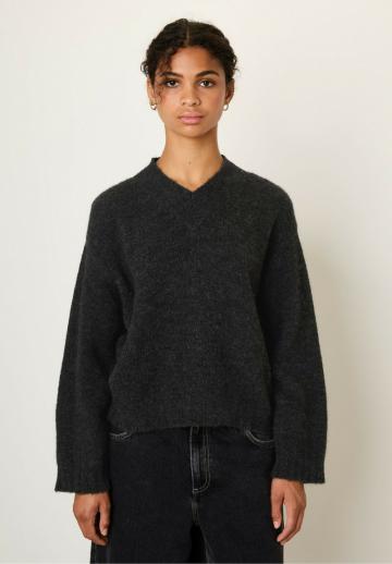 Пуловер с вырезом V