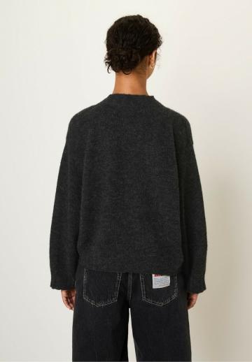 Пуловер с вырезом V