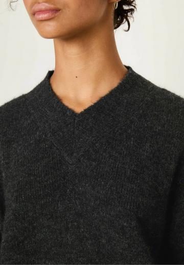 Пуловер с вырезом V