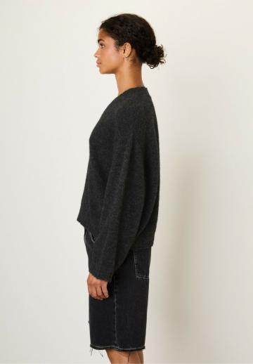 Пуловер с вырезом V