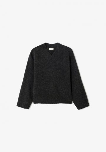 Пуловер с вырезом V