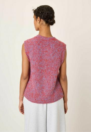 Вязаный жилет