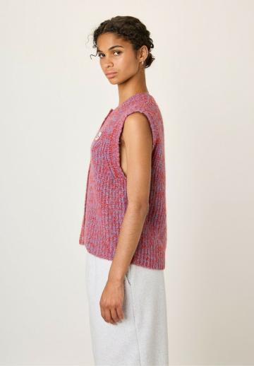 Вязаный жилет