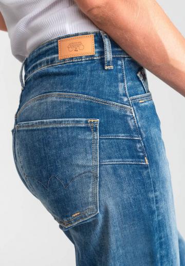 Клешеные джинсы