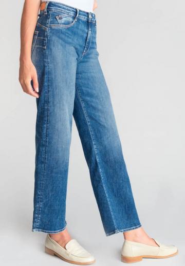 Клешеные джинсы
