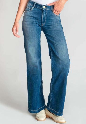 Клешеные джинсы