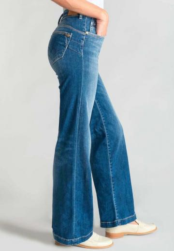 Клешеные джинсы