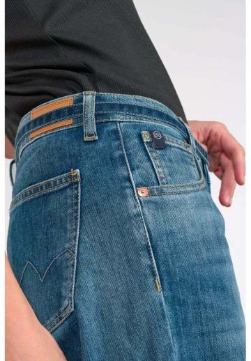 Клешеные джинсы