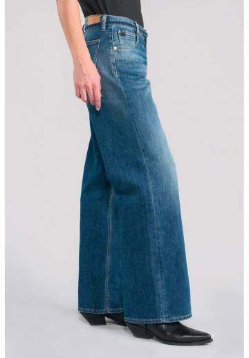 Клешеные джинсы