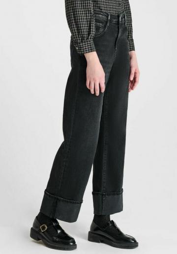 Клешеные джинсы