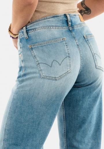 Свободные джинсы