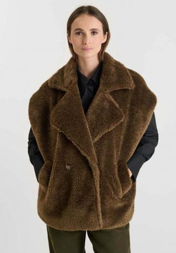 Длинный жилет