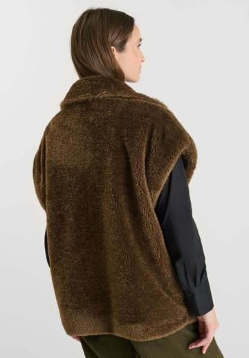 Длинный жилет