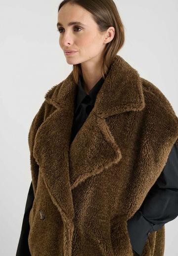 Длинный жилет