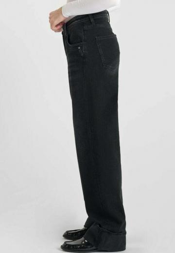 Свободные джинсы
