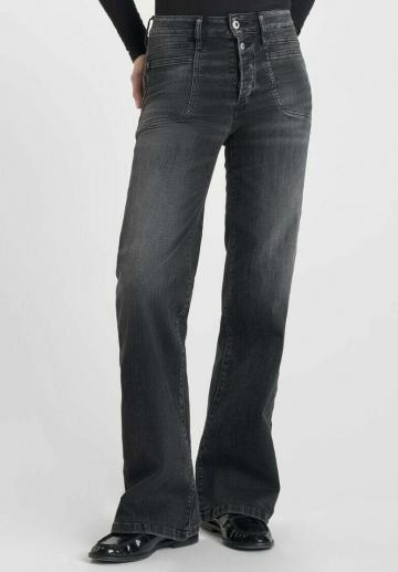 Клешеные брюки