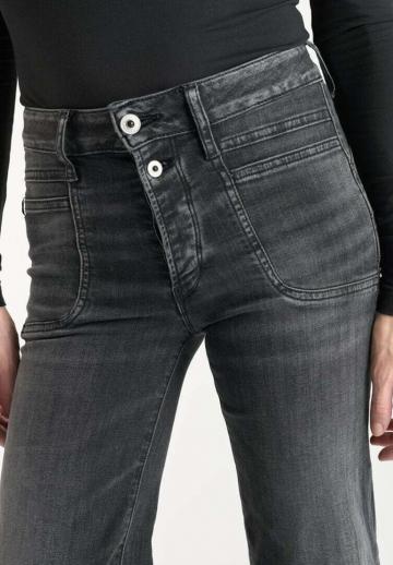 Клешеные брюки