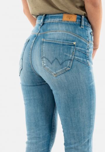 Узкие джинсы