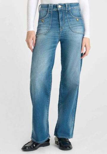 Прямые джинсы