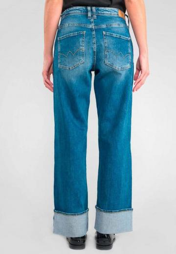 Прямые джинсы