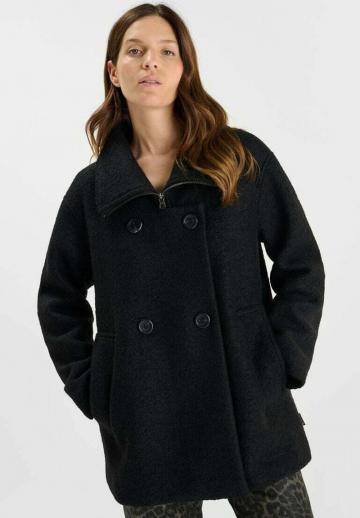 Короткое пальто